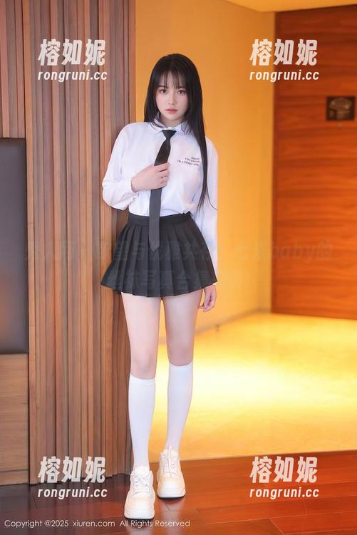 秀人网 - 欲望与优雅共存：七米baby的丝袜写真合集来袭!