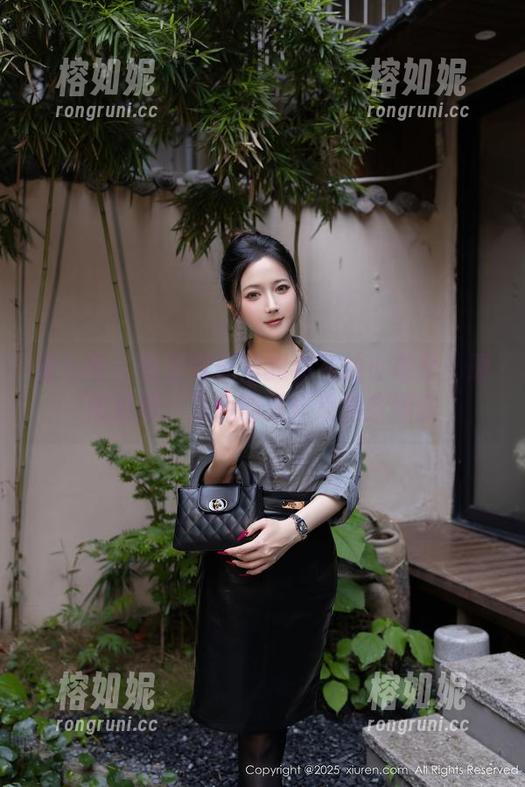 秀人网 - 居家时光里的会飞的小虎牙：原图更新，生活的美好透着些懒散