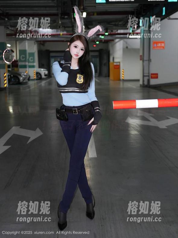 秀人网 - 嘿，周琰琳LIN的少女旅程来啦！别忘了下载她的作品！