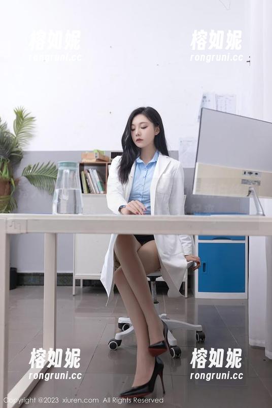秀人网 - 一不小心被小逗逗的最新白丝美图打动，心情又好到飞起来