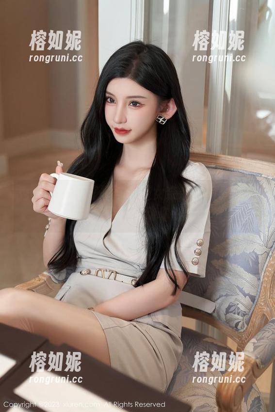 秀人网 - 牛仔裤与小魔女奈奈：写真里的美图，轻轻挑动你的心。