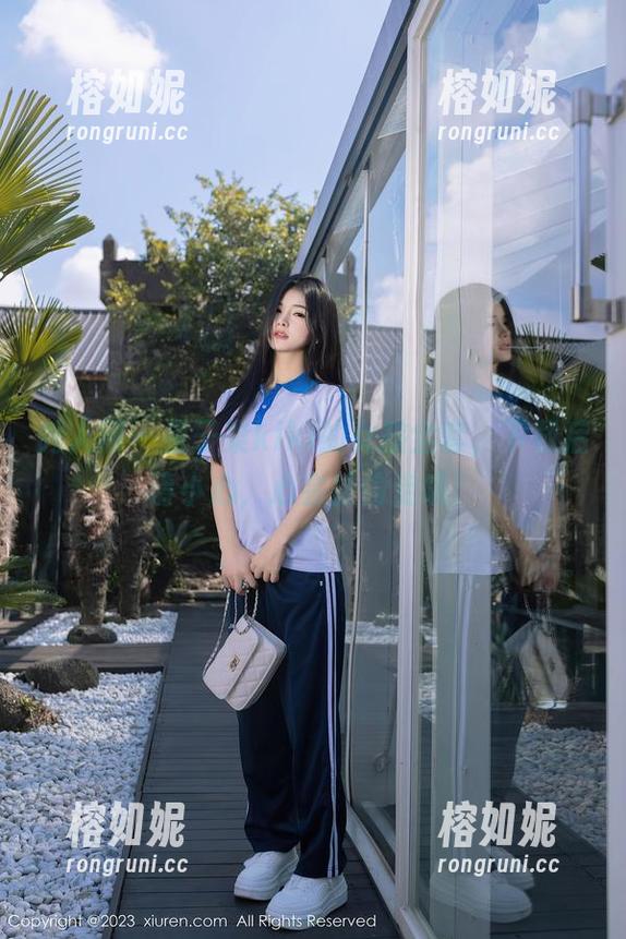 秀人网 - 星子柒kiki的女孩全套，下载后请小心，心会被偷走哦！