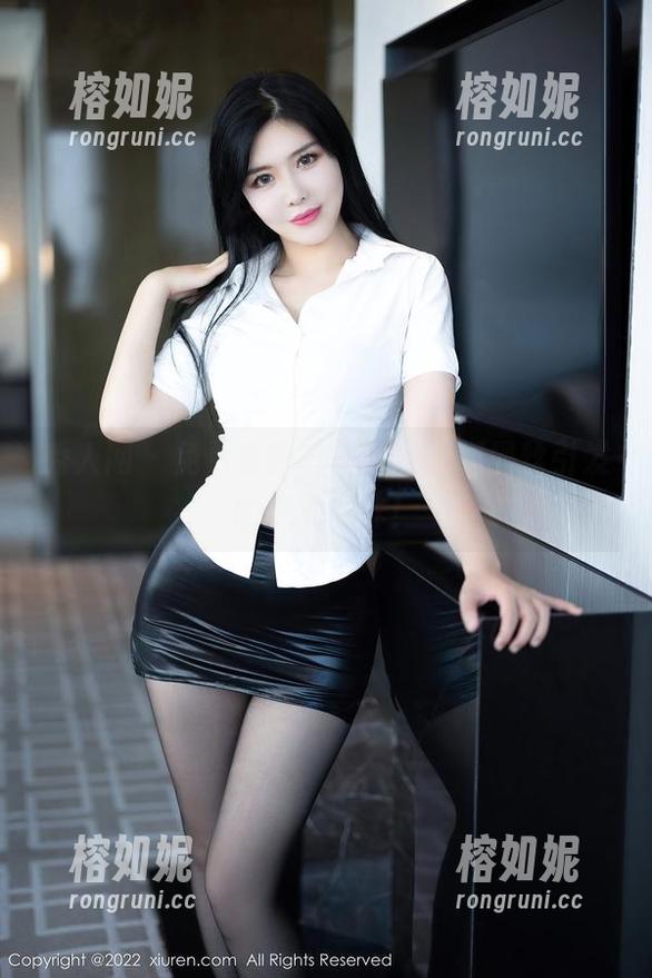 秀人网 - 免费套图，杨晨晨美腿黑丝引发的视觉轰炸！