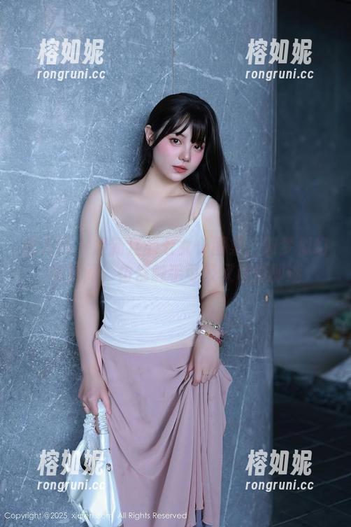 秀人网 - 最新江七七女仆图集：如梦似幻的瞬间，仿佛触手可及又稍纵即逝