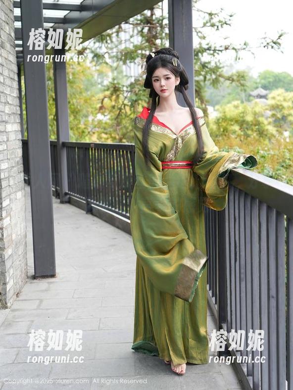 秀人网 - 璀灿与灰丝的邂逅：图包，分享那些难以言表的感觉