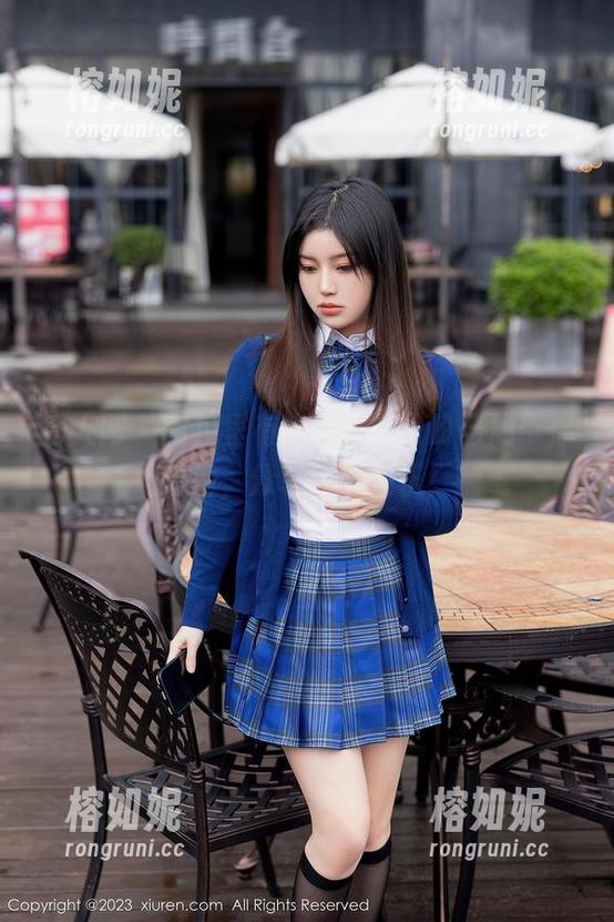秀人网 - 图包里有水手服，盼盼已鸠带你看海，分享一下快乐！