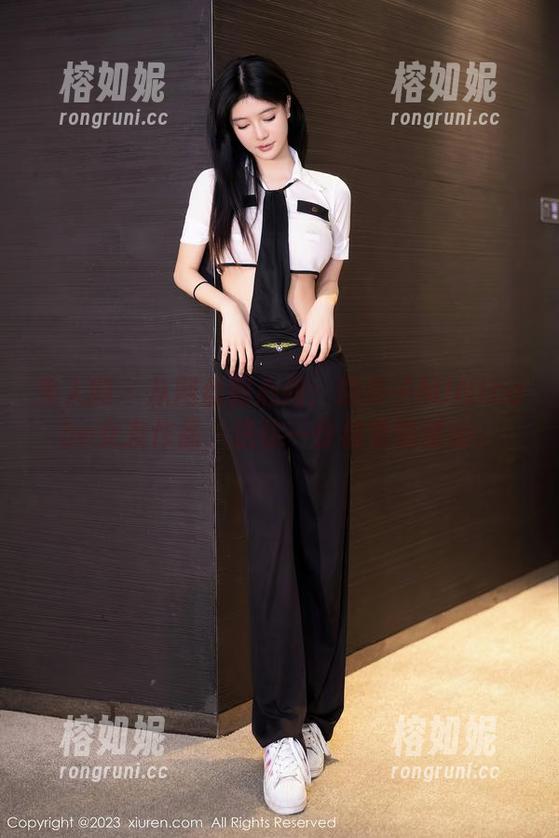 秀人网 - 从网盘到心间：糯美子MINIbabe女友作品，送你一份视觉的悸动。
