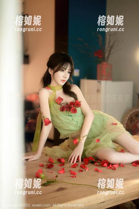 秀人网 - 白裙？艺轩的免费图包里还有更多绝美画面等你发现！