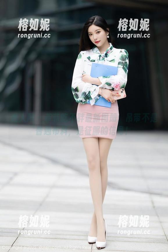 秀人网 - 菲菲吃不胖最新图册：吊带不是普通布料，是征服的信号！