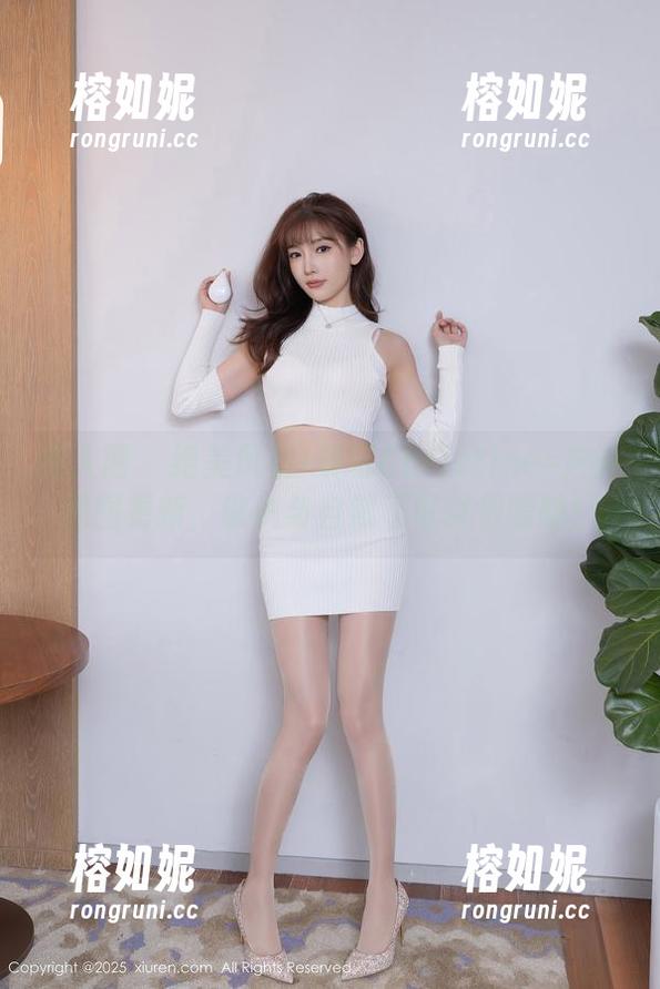 秀人网 - 绝美风景+黄可Christine=户外原图更新，谁说与自然不可以很暧昧！