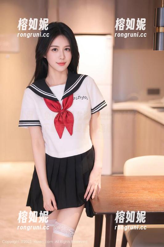 秀人网 - 免费获取龙泽美曦的白衬衫风采，下载后不要盲目追随哦！