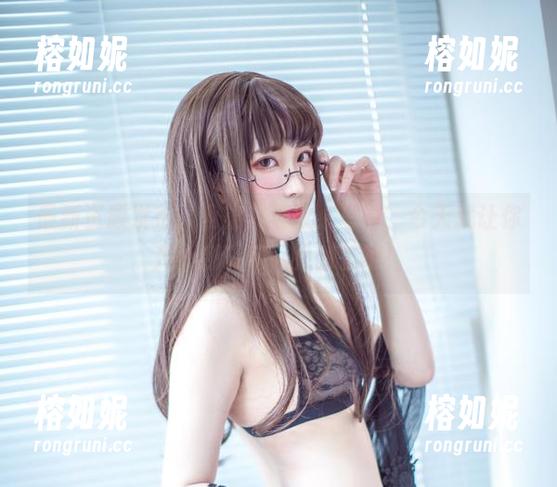 最新资源发布，翎柒菜菜双人写真，今天就让你开心到飞起，太甜了吧！