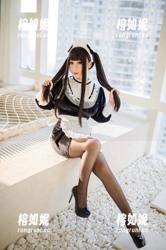 在胡桃猫Kurumineko的黑色世界里，发现未知写真集资源！