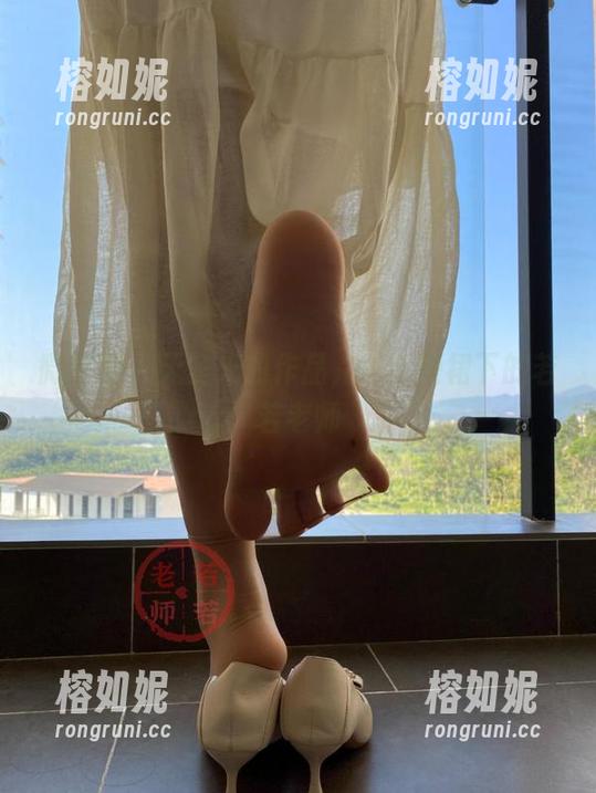 微密圈 - 无圣光的作品，一个短裙下的若若老师