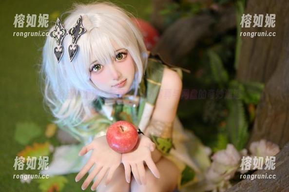 在浴缸中漂浮：莱可Raika写真与网盘的奇妙邂逅