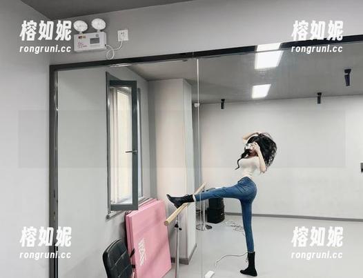微密圈 - 这作品简单而又深邃，葛征的裤里丝果然有些特别的魔力