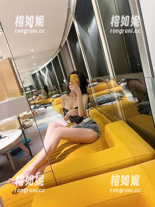 微密圈 - 冷静分析：葛征泳池写真合集在网盘里的真实感受