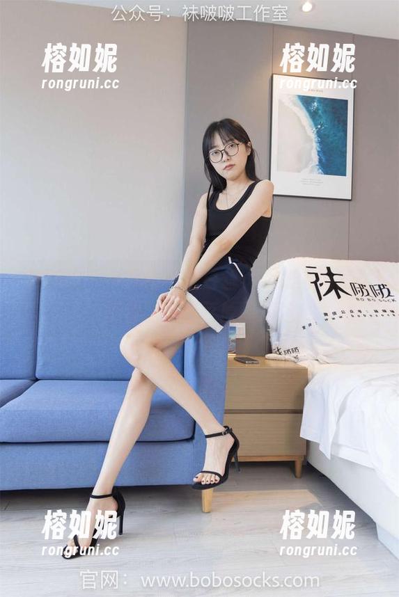袜啵啵 - 一只脚小腿白丝，不知道该怎么形容的小甜豆原图精选