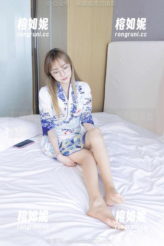 袜啵啵 - 脚尖轻触透明梦——稚予的肉丝全套图包