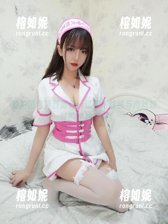 私拍图包强烈推荐：过期米线线与肉丝妹妹的绝妙组合
