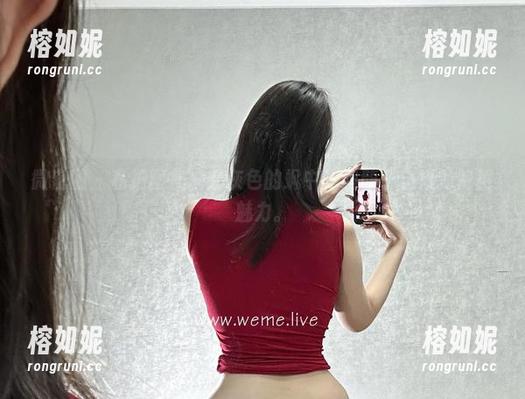 微密圈 - 私拍图集：在灰色的飒中找到醇子小姨的隐秘魅力。