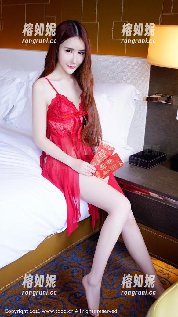 青豆客 - 颖莹儿YY的泳衣美图最新更新，让你为夏日的阳光心动不已！