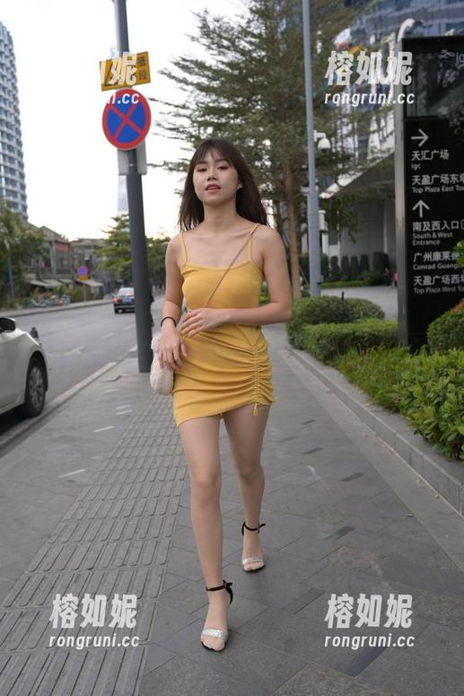 魔镜街拍 - 玲玲最新街拍图集：车展的“一个人”时光，尽显个性魅力