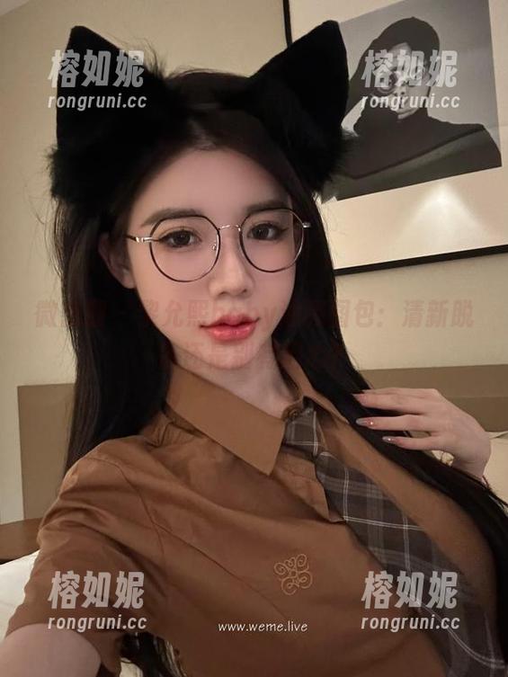 微密圈 - 黎允熙baby油亮图包：清新脱俗还是别有用心？
